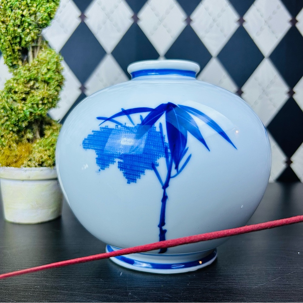 Blue White Porcelain Bamboo Vase Chinoiserie‎ 6.5” Grandmillenial Japan Decor - Picture 3 of 17